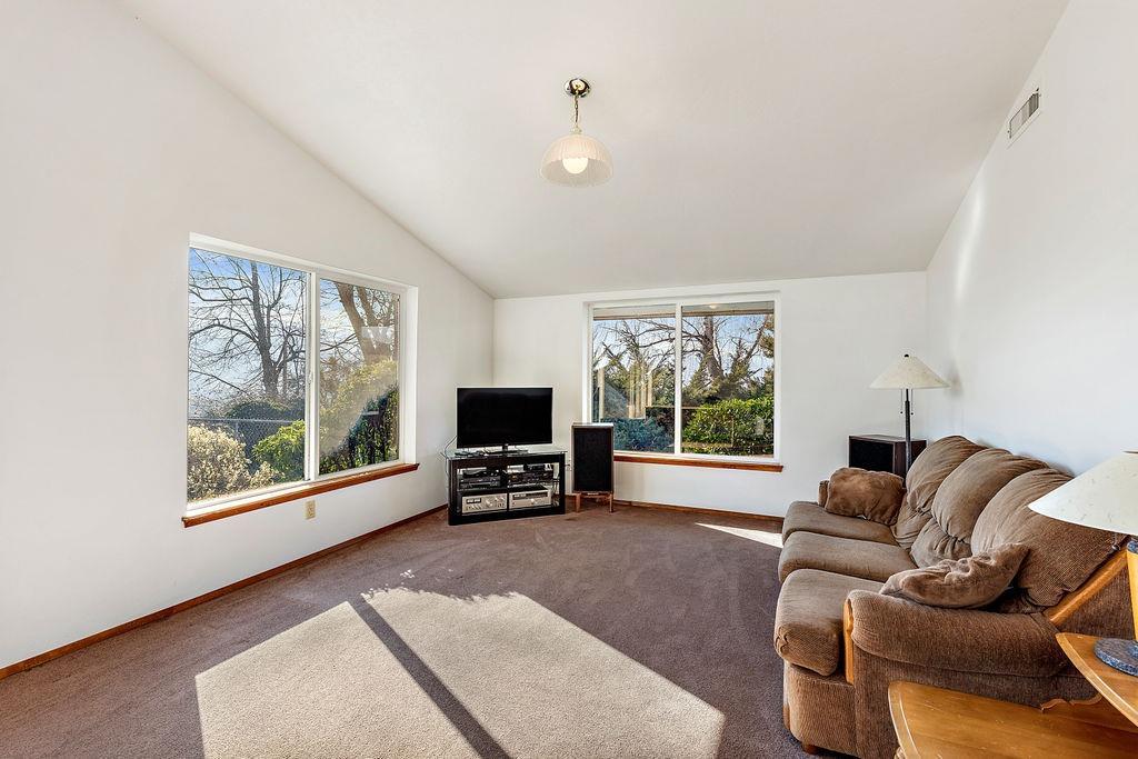 2100 North Valley View Road Ashland, OR 97520 - Photo 11 of 31 Additional Photo