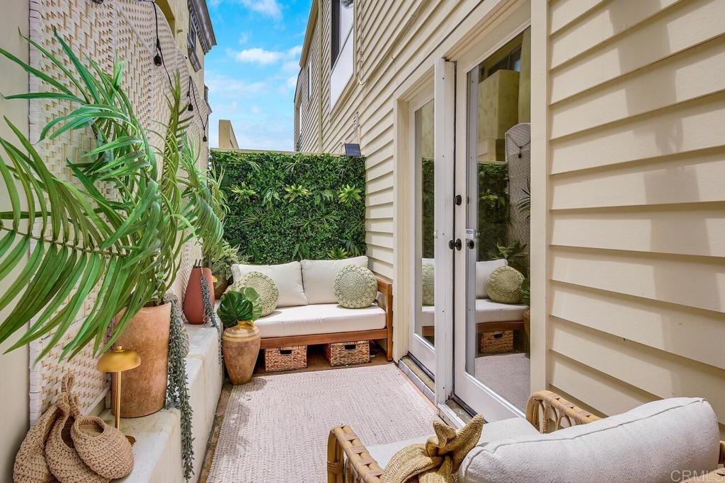 7585 Eads Avenue, Unit C La Jolla, CA 92037 - Photo 11 of 29 a balcony with furniture and a potted plant