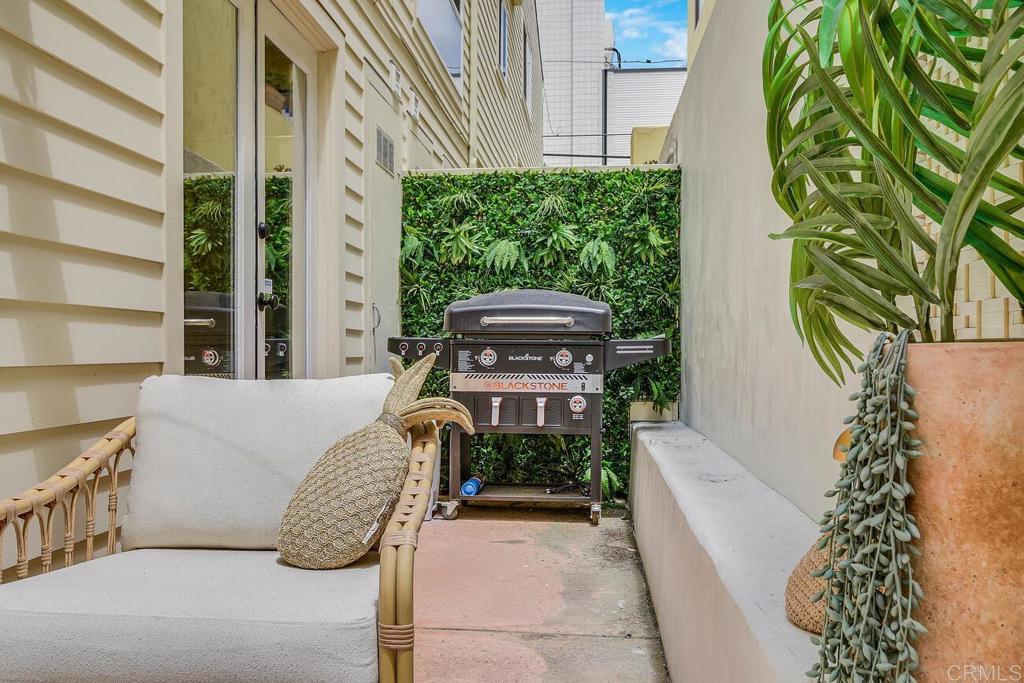 7585 Eads Avenue, Unit C La Jolla, CA 92037 - Photo 12 of 29 a balcony with furniture and a potted plant