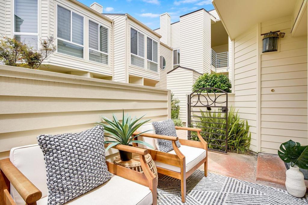 7585 Eads Avenue, Unit C La Jolla, CA 92037 - Photo 25 of 29 a view of a patio with a table and chairs and potted plants