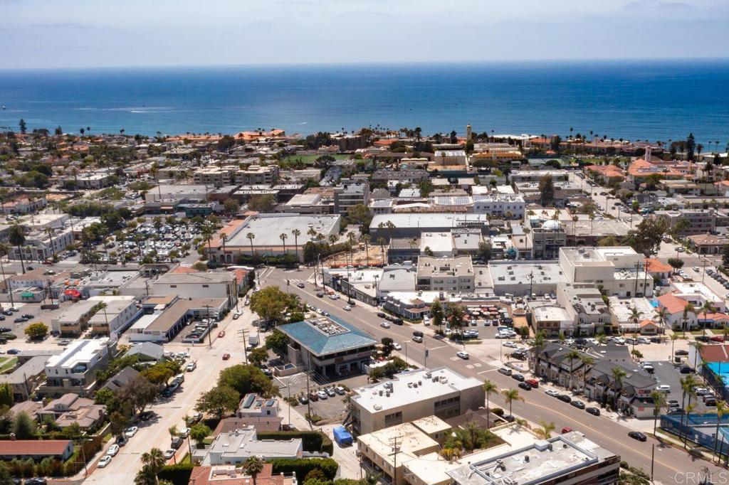 7585 Eads Avenue, Unit C La Jolla, CA 92037 - Photo 28 of 29 an aerial view of a city