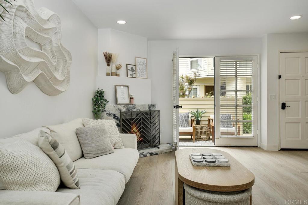 7585 Eads Avenue, Unit C La Jolla, CA 92037 - Photo 3 of 29 a living room with furniture and a window