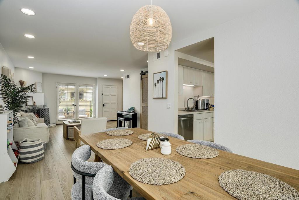 7585 Eads Avenue, Unit C La Jolla, CA 92037 - Photo 8 of 29 a view of a dining room with furniture