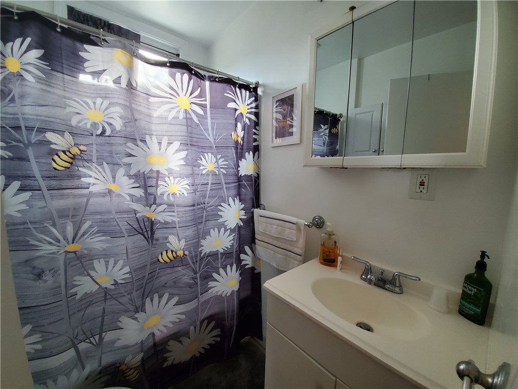 103 Hamlet Avenue Woonsocket, RI 02895 - Photo 16 of 50