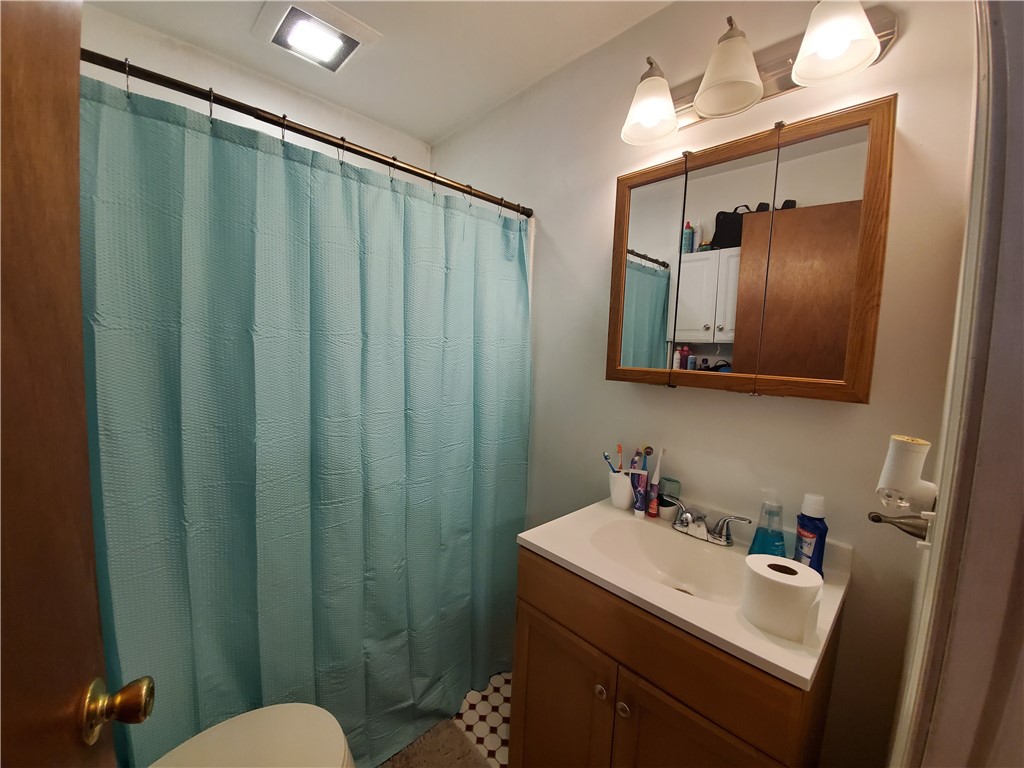 103 Hamlet Avenue Woonsocket, RI 02895 - Photo 7 of 50