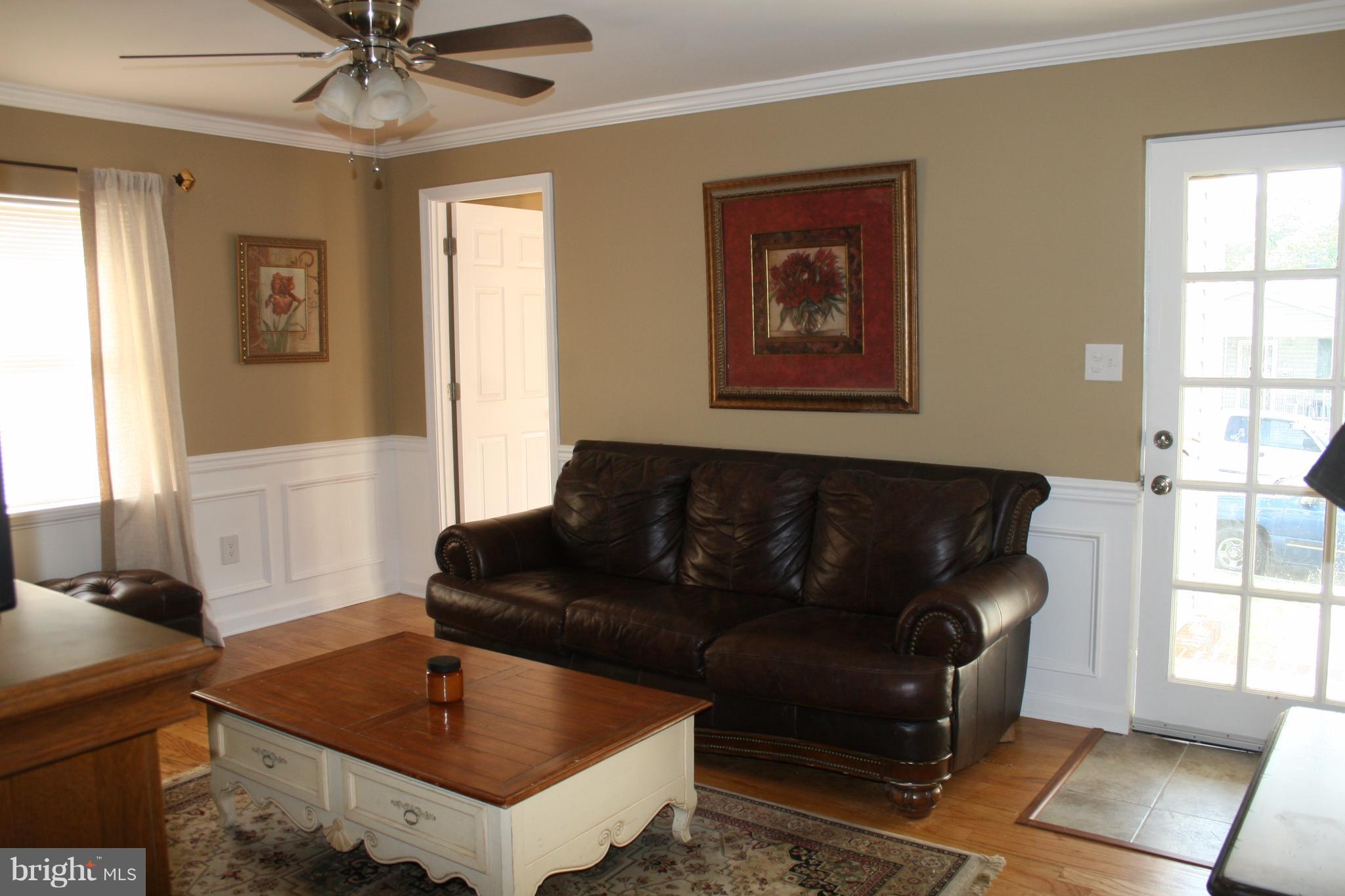 1713 Langley Road Baltimore, MD 21221 - Photo 15 of 28 Living Room