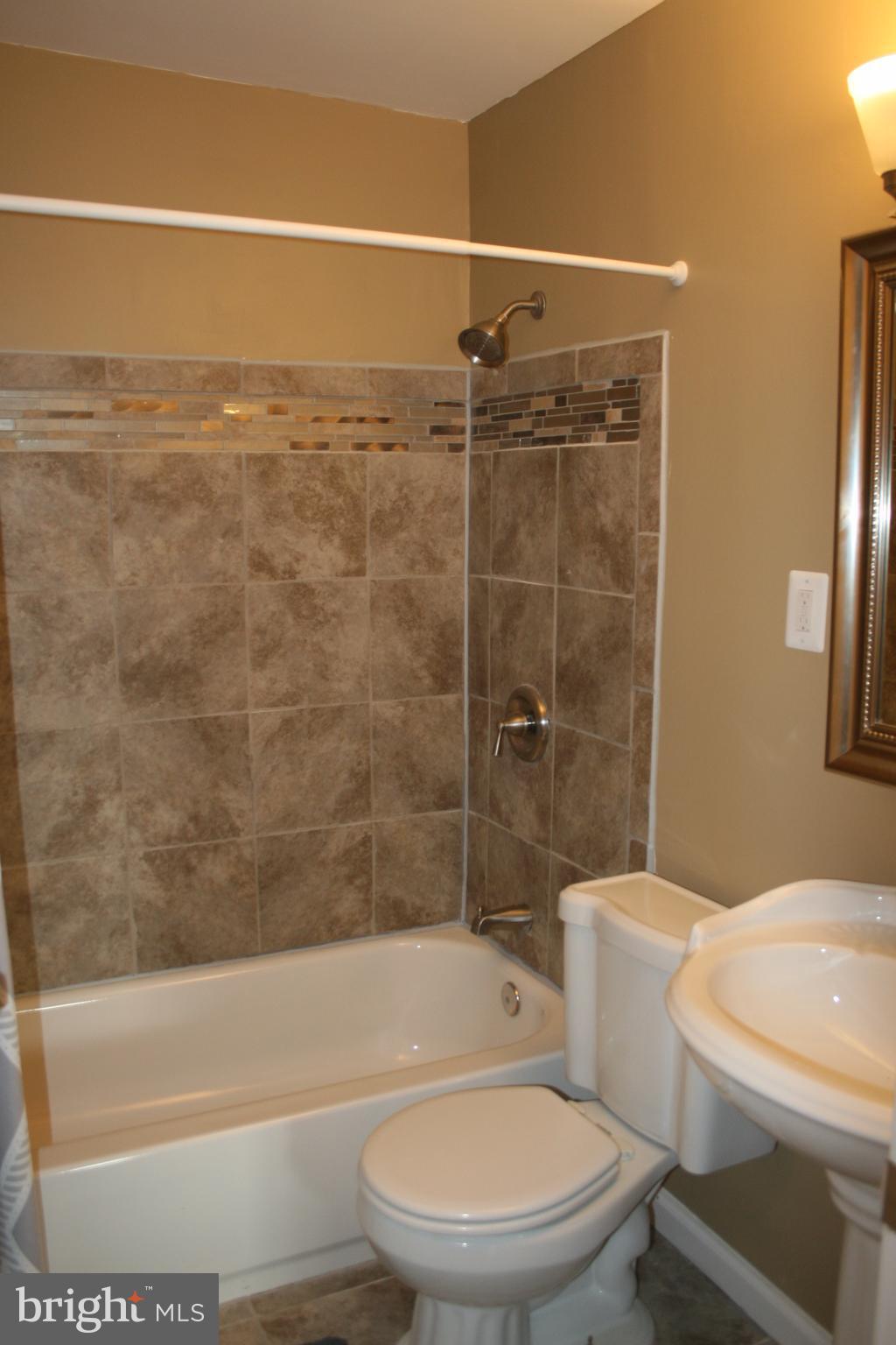 1713 Langley Road Baltimore, MD 21221 - Photo 21 of 28 Bath