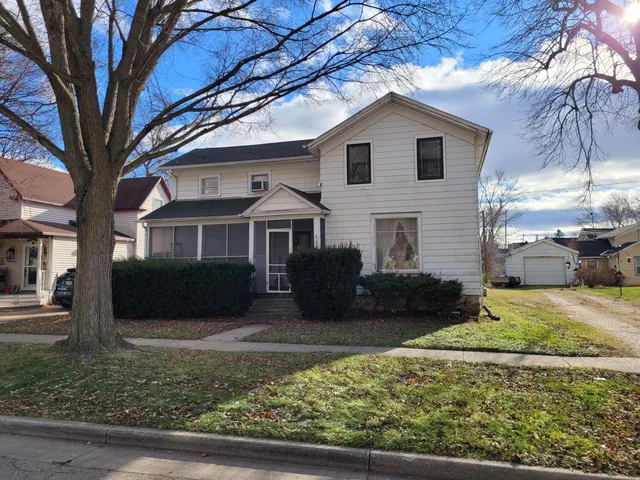 $199,000 | 608 East Washington Street, Delavan, WI 53115