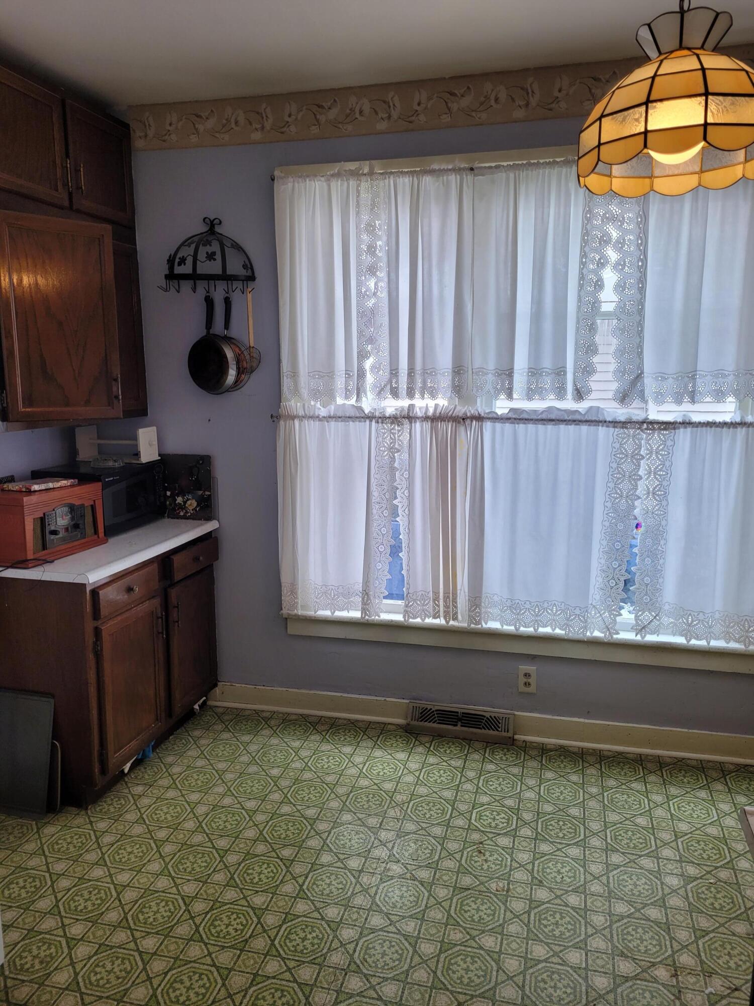 608 East Washington Street Delavan, WI 53115 - Photo 11 of 20 kitchen