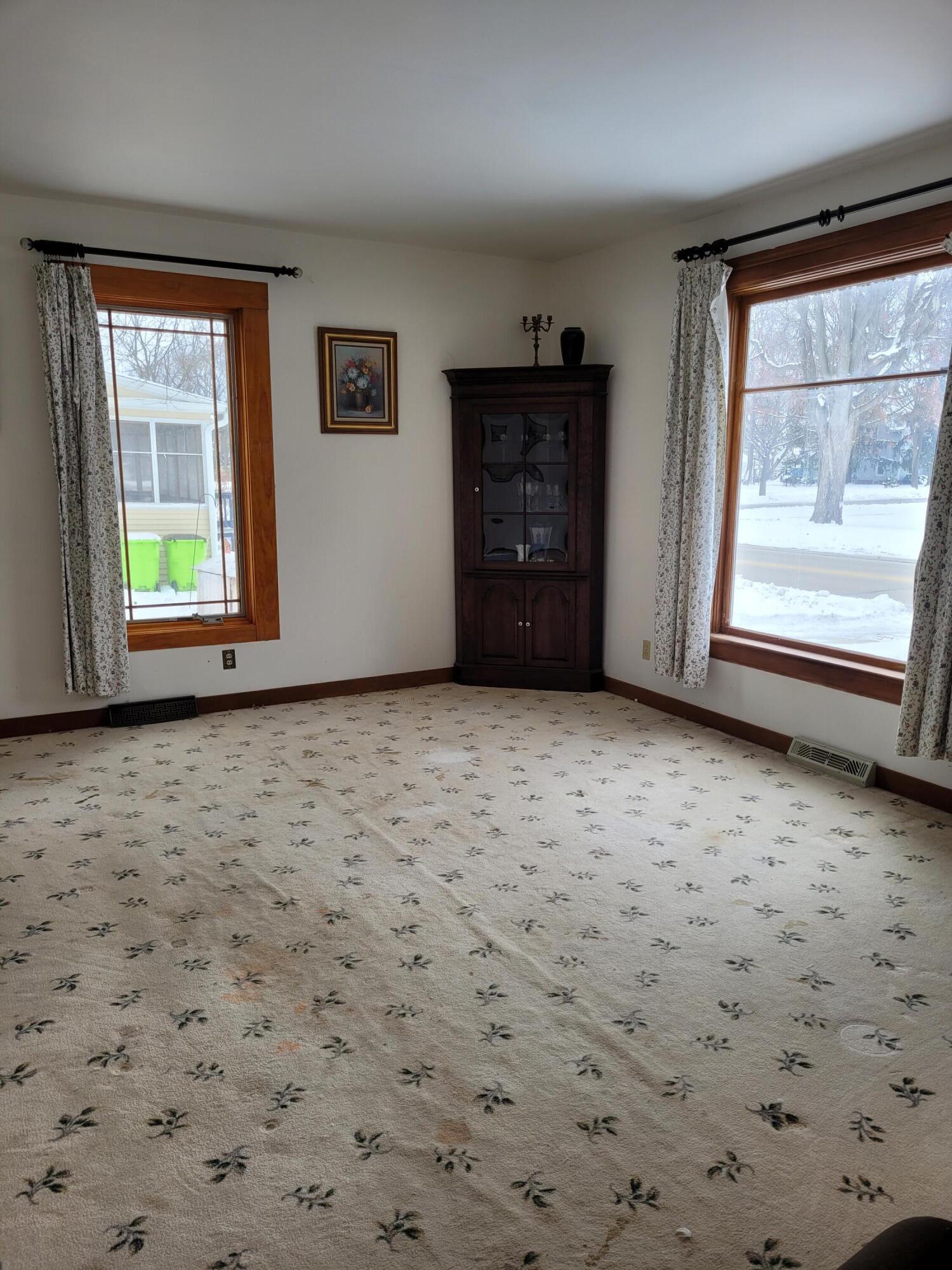 608 East Washington Street Delavan, WI 53115 - Photo 6 of 20 living room