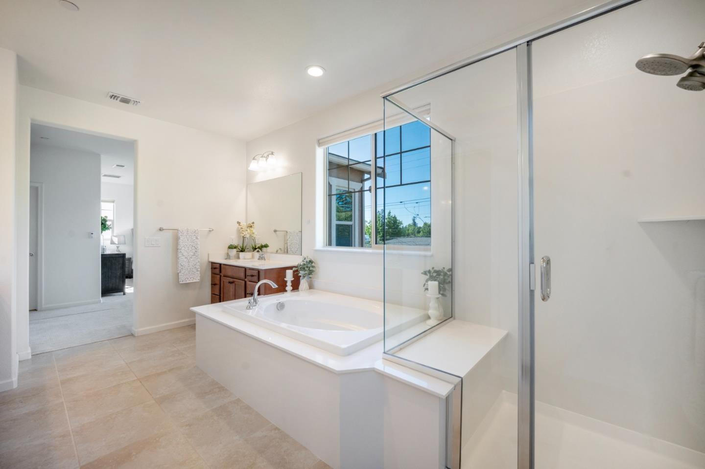 712 Baxter Way Gilroy, CA 95020 - Photo 26 of 37 a bathroom with a sink and a mirror