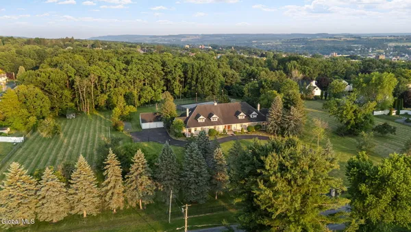 $889,999 | 9 University Place, Amsterdam, NY 12010
