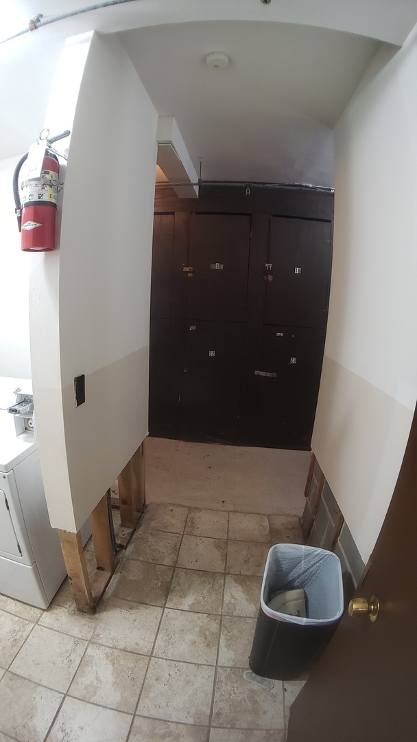 336 Lathrop Avenue, Unit 502 Forest Park, IL 60130 - Photo 27 of 38 a living room with a rug