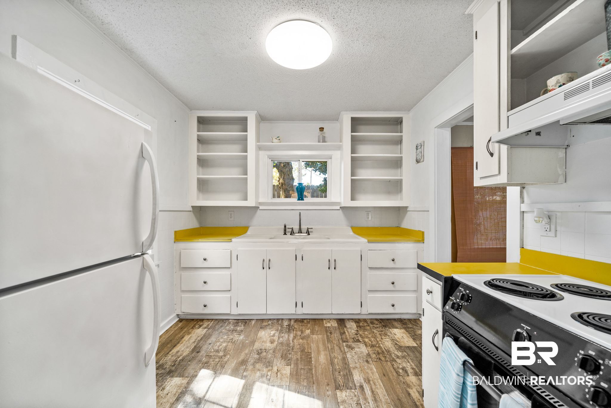 404 Grand Avenue Fairhope, AL 36532 - Photo 8 of 21 Kitchen View 2
