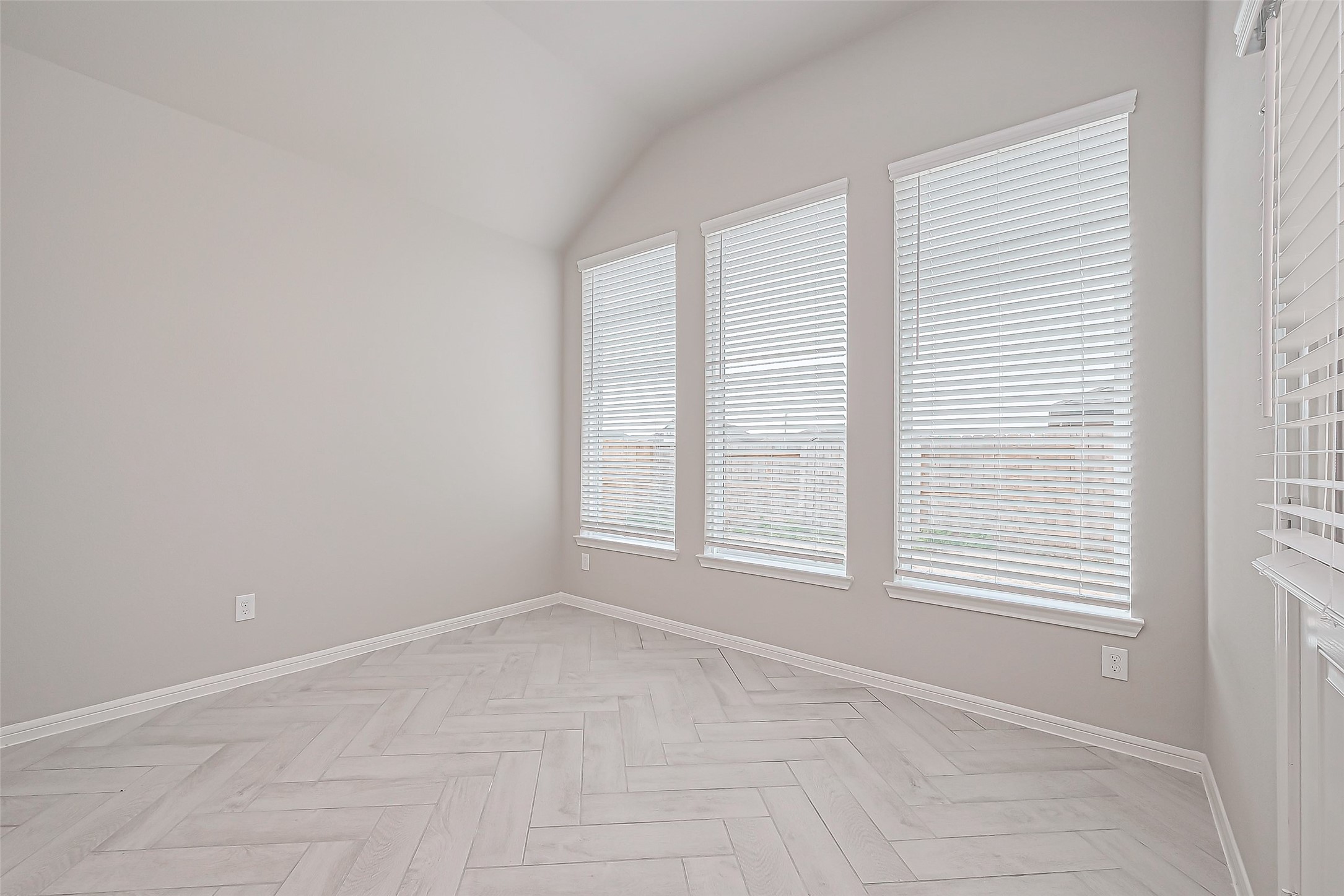 1335 Austin Colony Drive Angleton, TX 77515 - Photo 16 of 48 Gallery Image 16