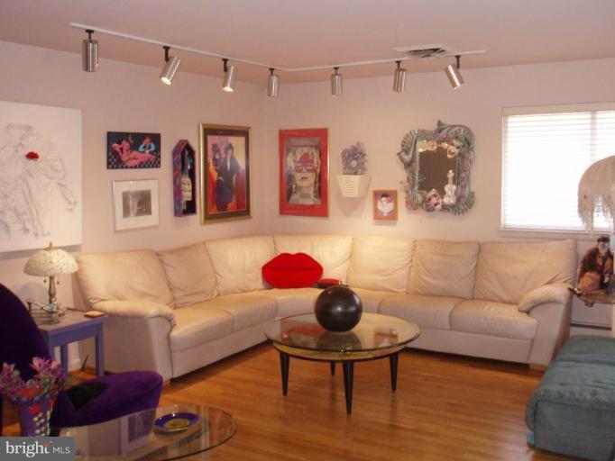 6207 Rockhurst Road Bethesda, MD 20817 - Photo 2 of 13 Living Room