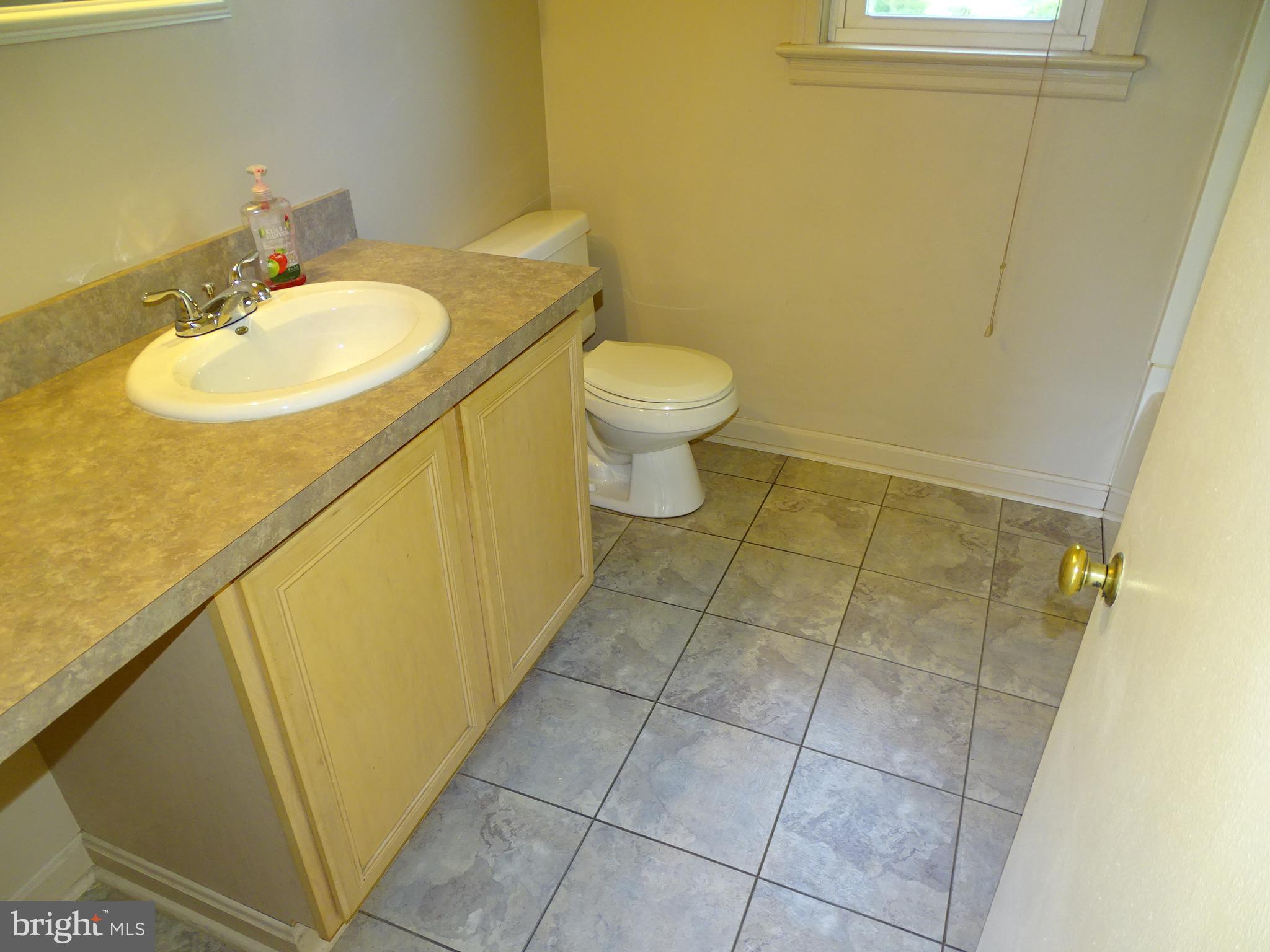 1127 Glendale Road York, PA 17403 - Photo 13 of 36 Gallery Image 13