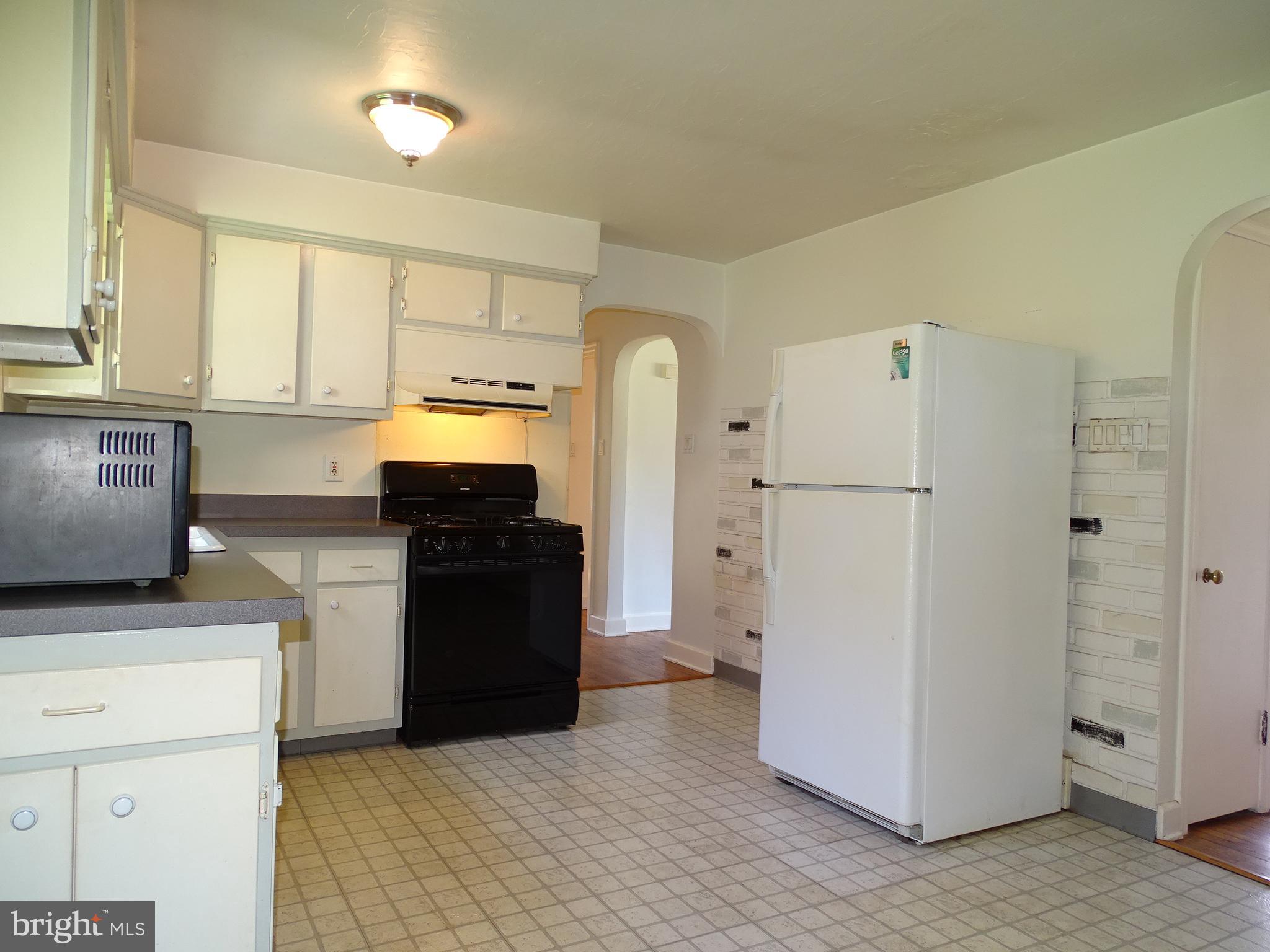 1127 Glendale Road York, PA 17403 - Photo 8 of 36 Gallery Image 8