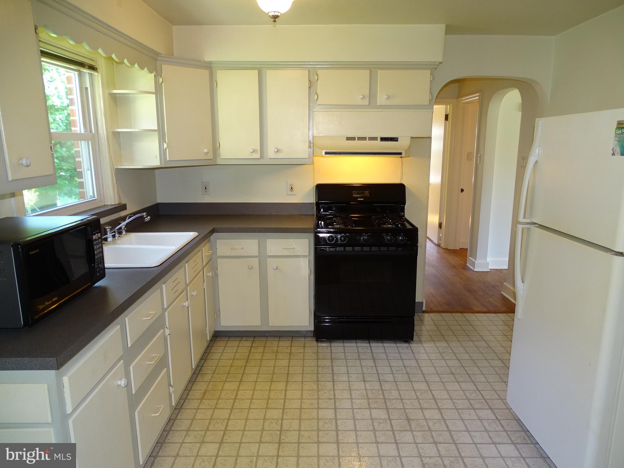 1127 Glendale Road York, PA 17403 - Photo 9 of 36 Gallery Image 9