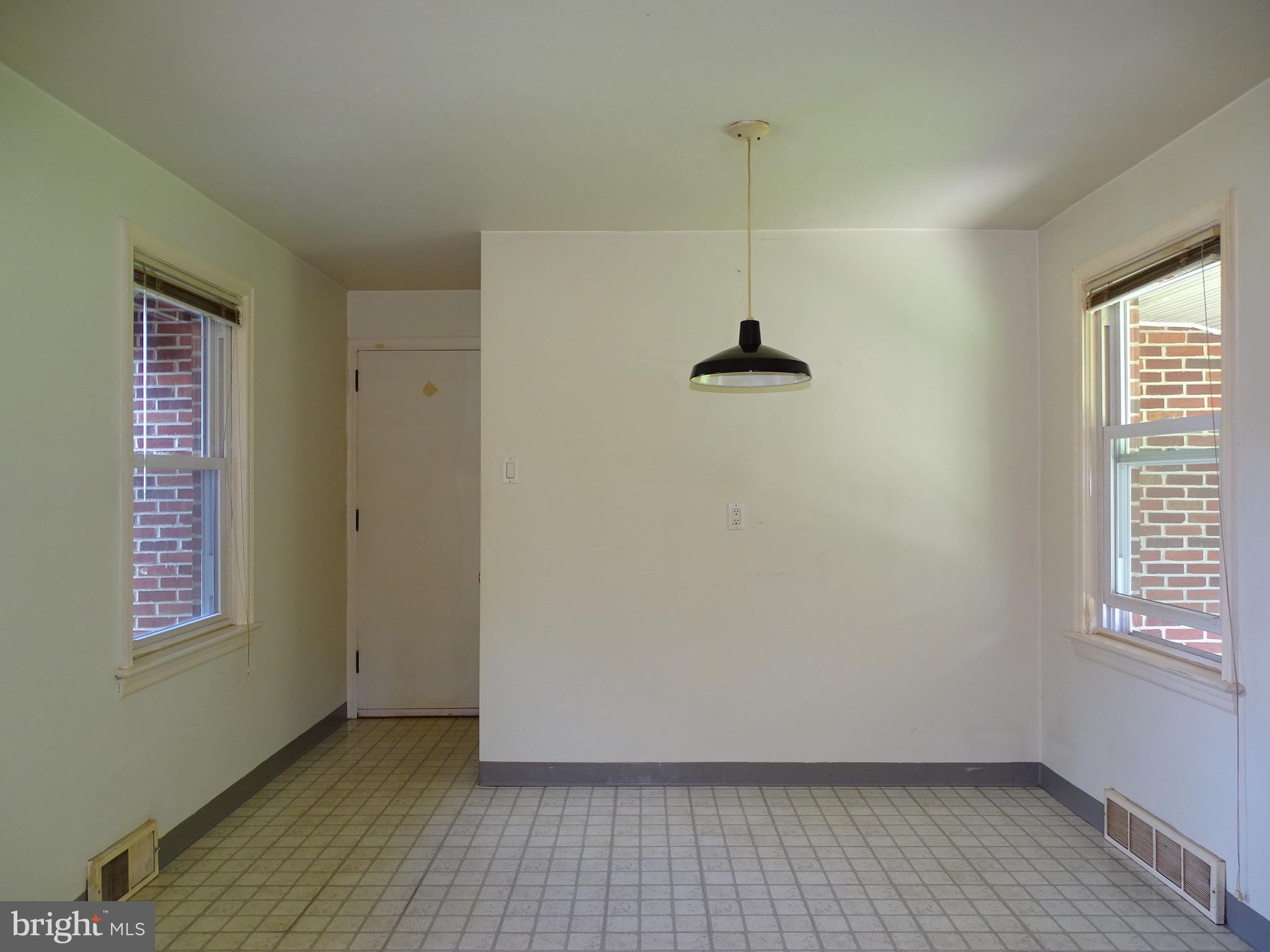 1127 Glendale Road York, PA 17403 - Photo 10 of 36 Gallery Image 10