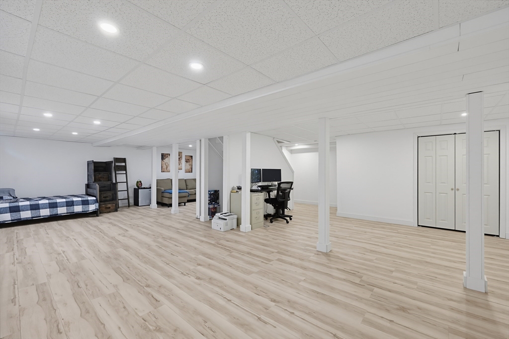 5 County Street Berkley, MA 02779 - Photo 30 of 40