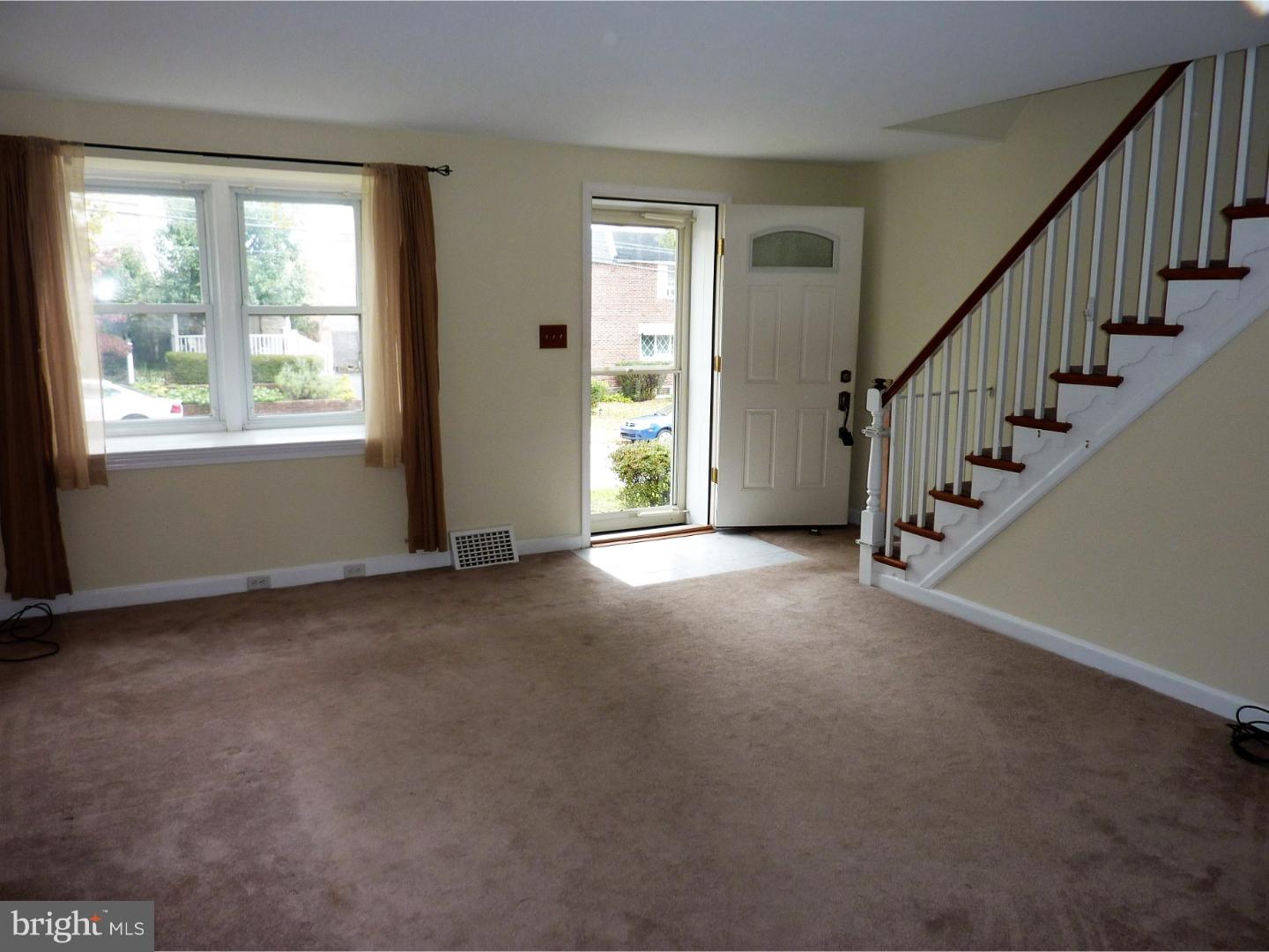 4006 Marshall Road Upper Darby, PA 19026 - Photo 4 of 22 Living Room