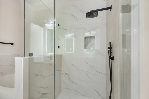 $2,150 | 7134 Mapleridge Street, Unit 3G, Houston, TX 77081