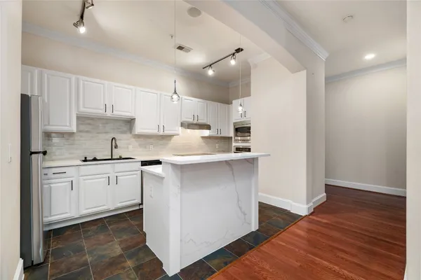 $2,150 | 7134 Mapleridge Street, Unit 3G, Houston, TX 77081