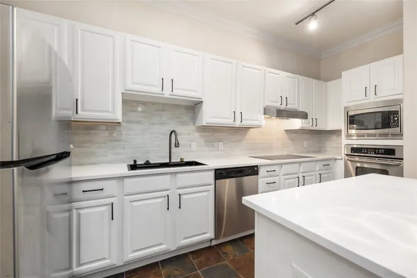 $2,150 | 7134 Mapleridge Street, Unit 3G, Houston, TX 77081