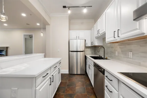 $2,150 | 7134 Mapleridge Street, Unit 3G, Houston, TX 77081