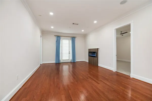 $2,150 | 7134 Mapleridge Street, Unit 3G, Houston, TX 77081