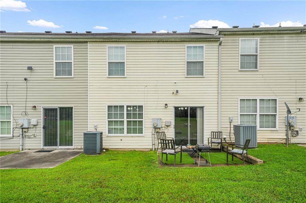 7104 Georges Way Morrow, GA 30260 - Photo 35 of 39 a front view of house with yard