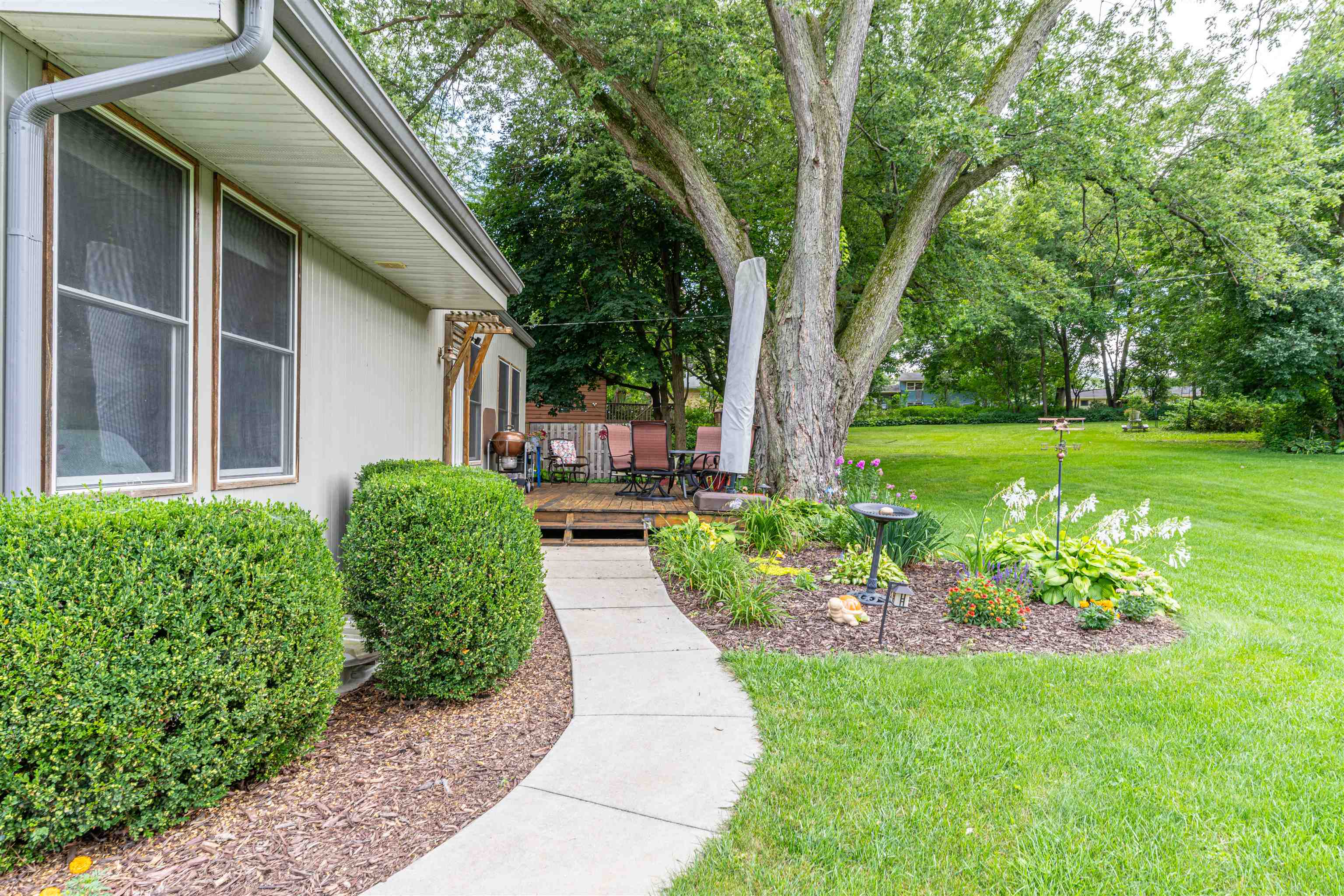 4609 Brookview Road Rockford, IL 61107 - Photo 35 of 44 a front view of a house with garden