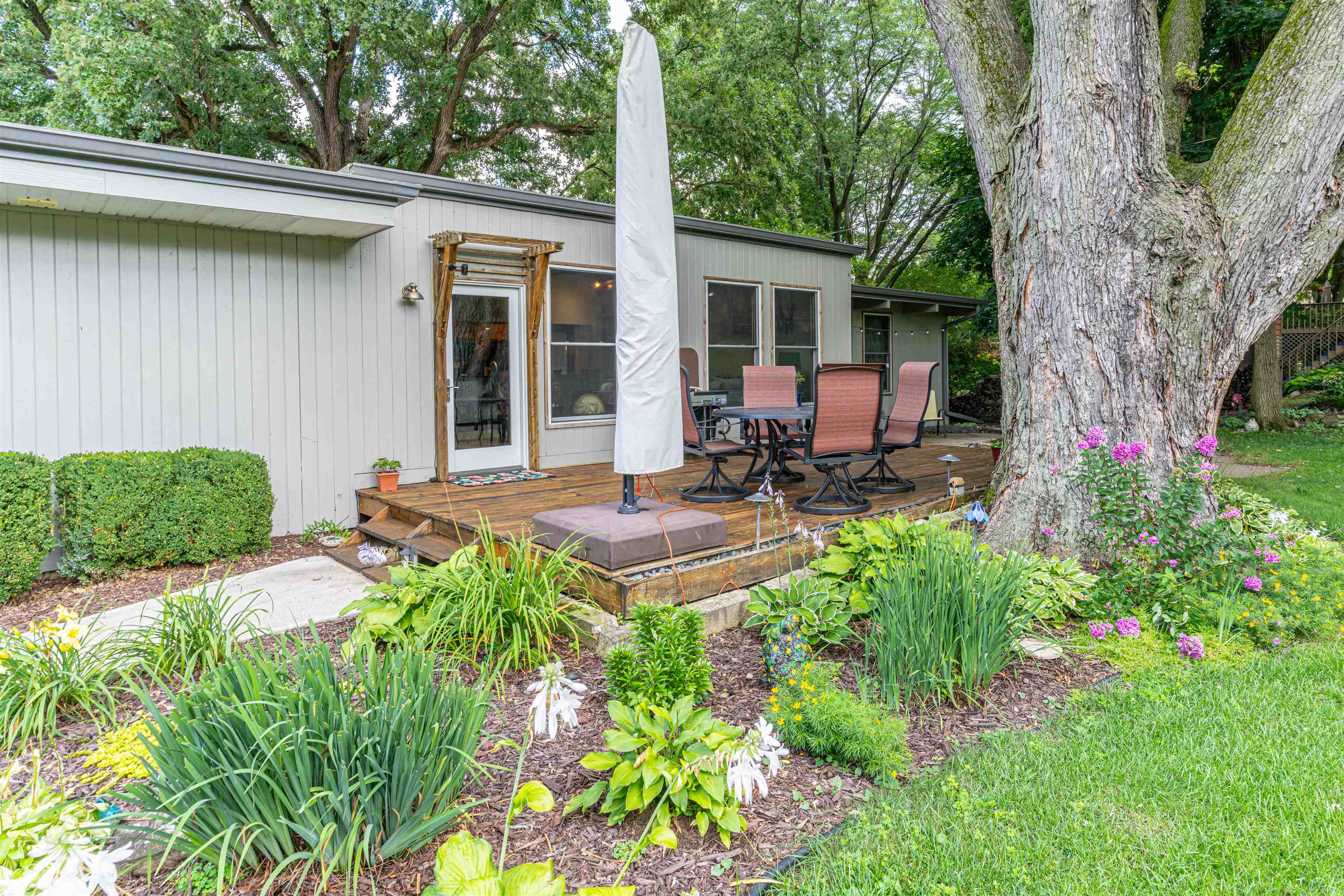 4609 Brookview Road Rockford, IL 61107 - Photo 36 of 44 a view of a backyard with sitting area and garden