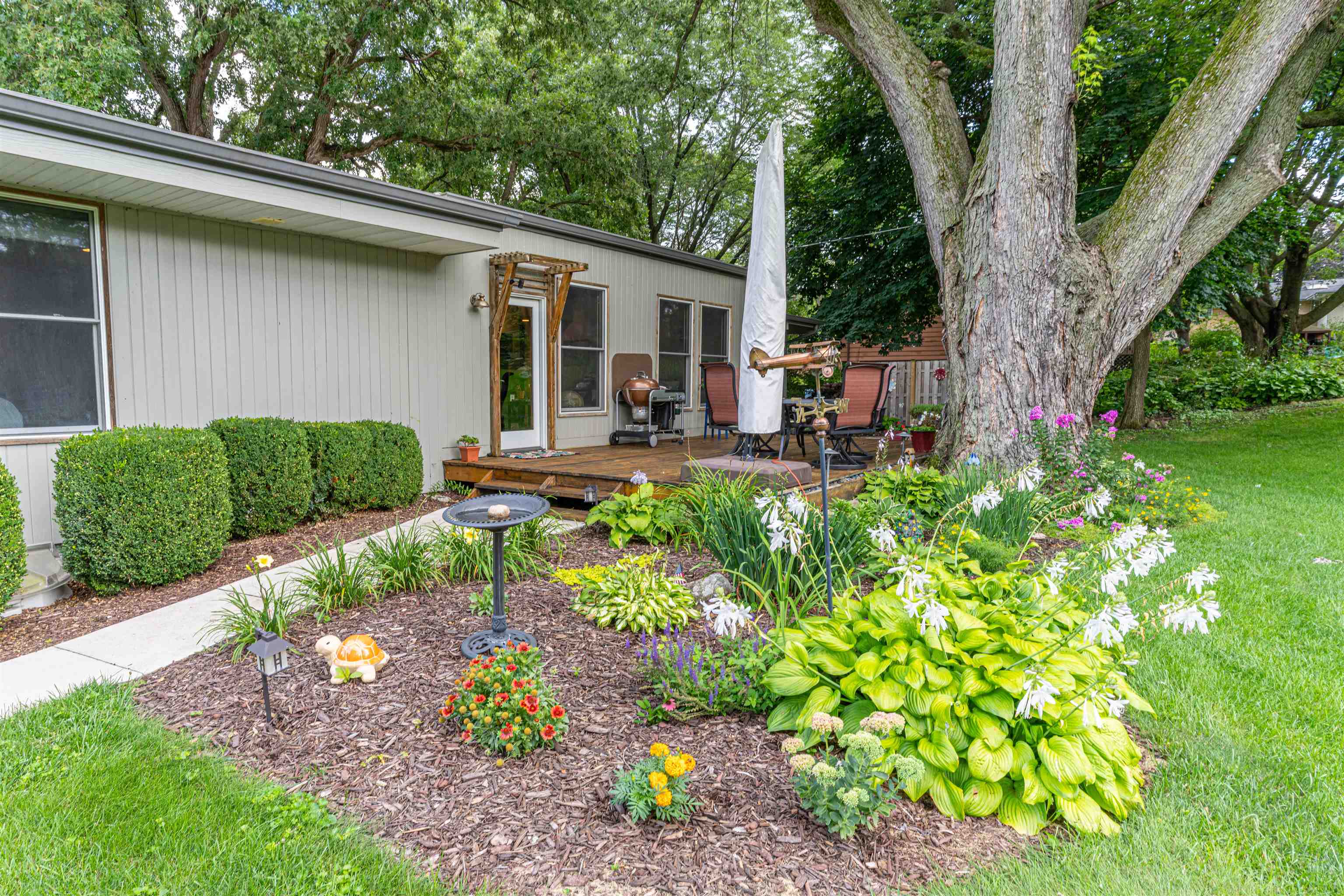4609 Brookview Road Rockford, IL 61107 - Photo 37 of 44 a backyard of a house with lots of green space
