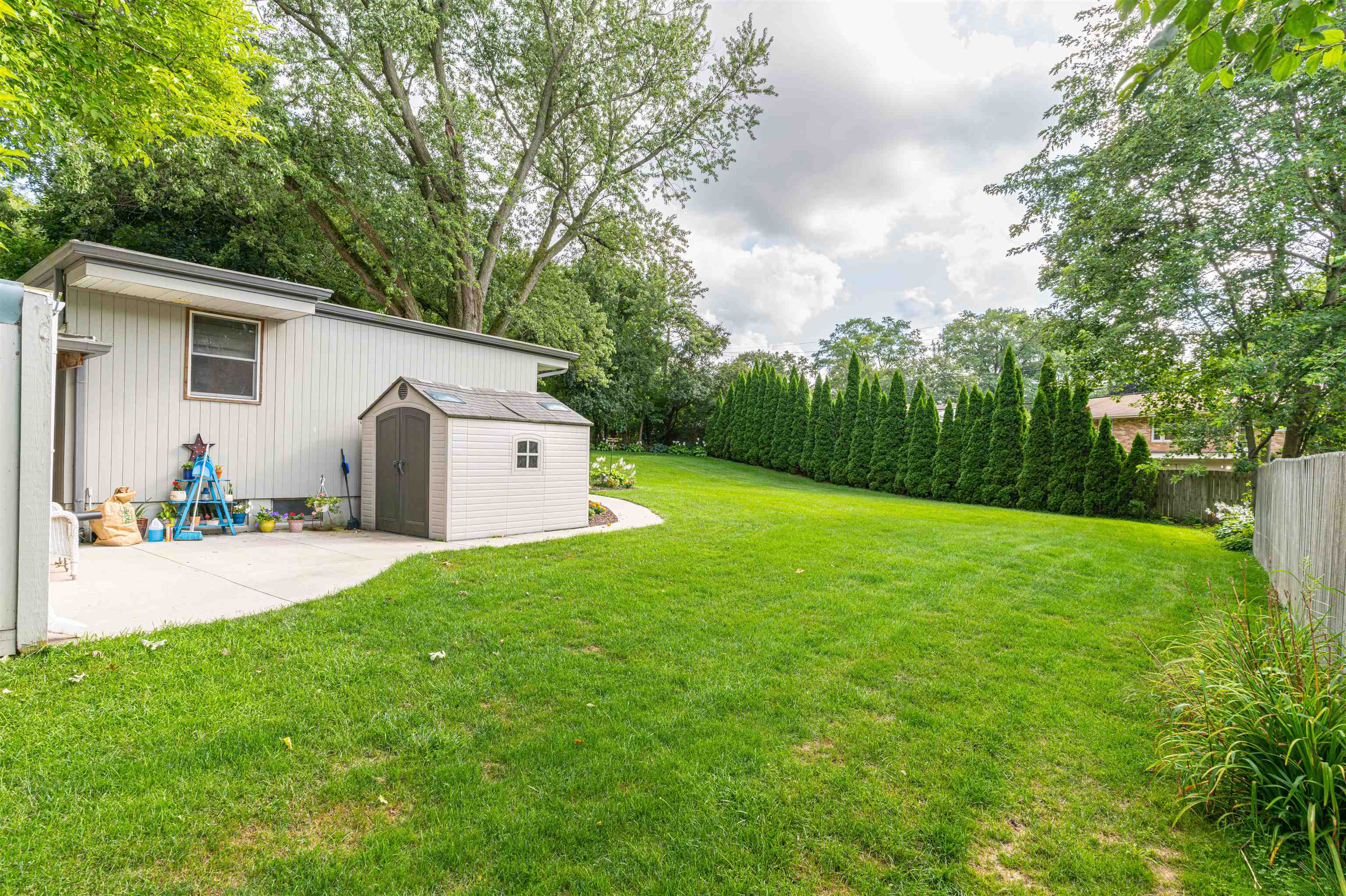 4609 Brookview Road Rockford, IL 61107 - Photo 41 of 44 a view of a house with backyard and a garden
