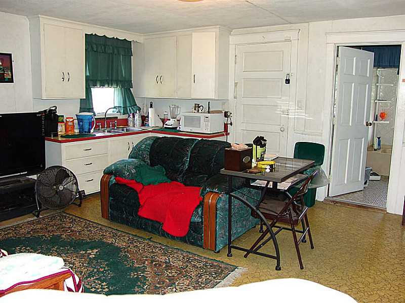 2930 East Main Road Portsmouth, RI 02871 - Photo 14 of 19 Living Room.
