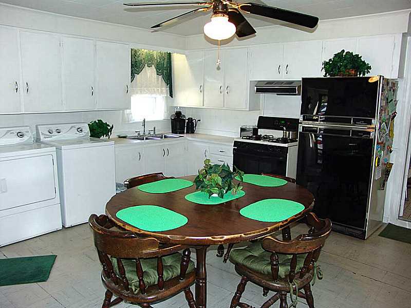 2930 East Main Road Portsmouth, RI 02871 - Photo 10 of 19 Kitchen.