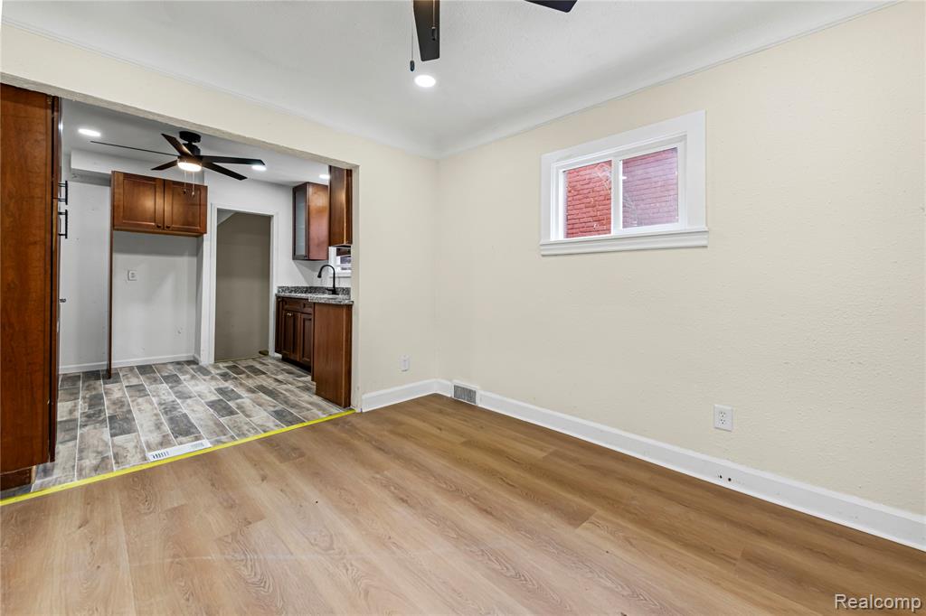 10024 Balfour Road Detroit, MI 48224 - Photo 11 of 36