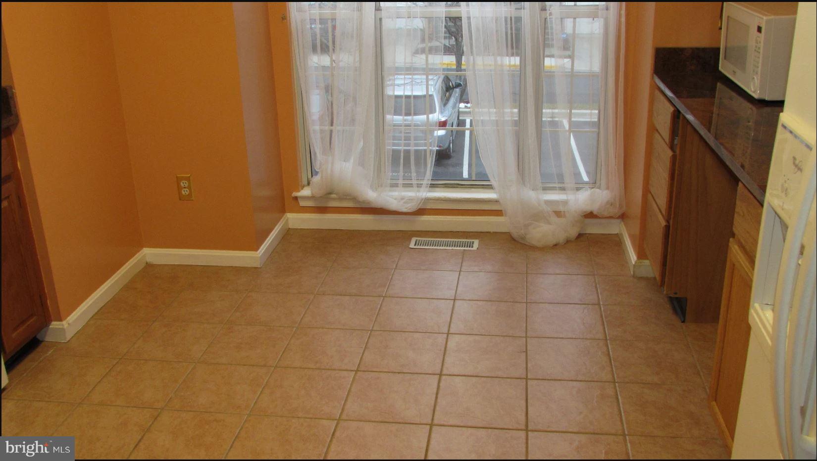 28 Suncroft Court Silver Spring, MD 20904 - Photo 6 of 21 a view of a bathroom