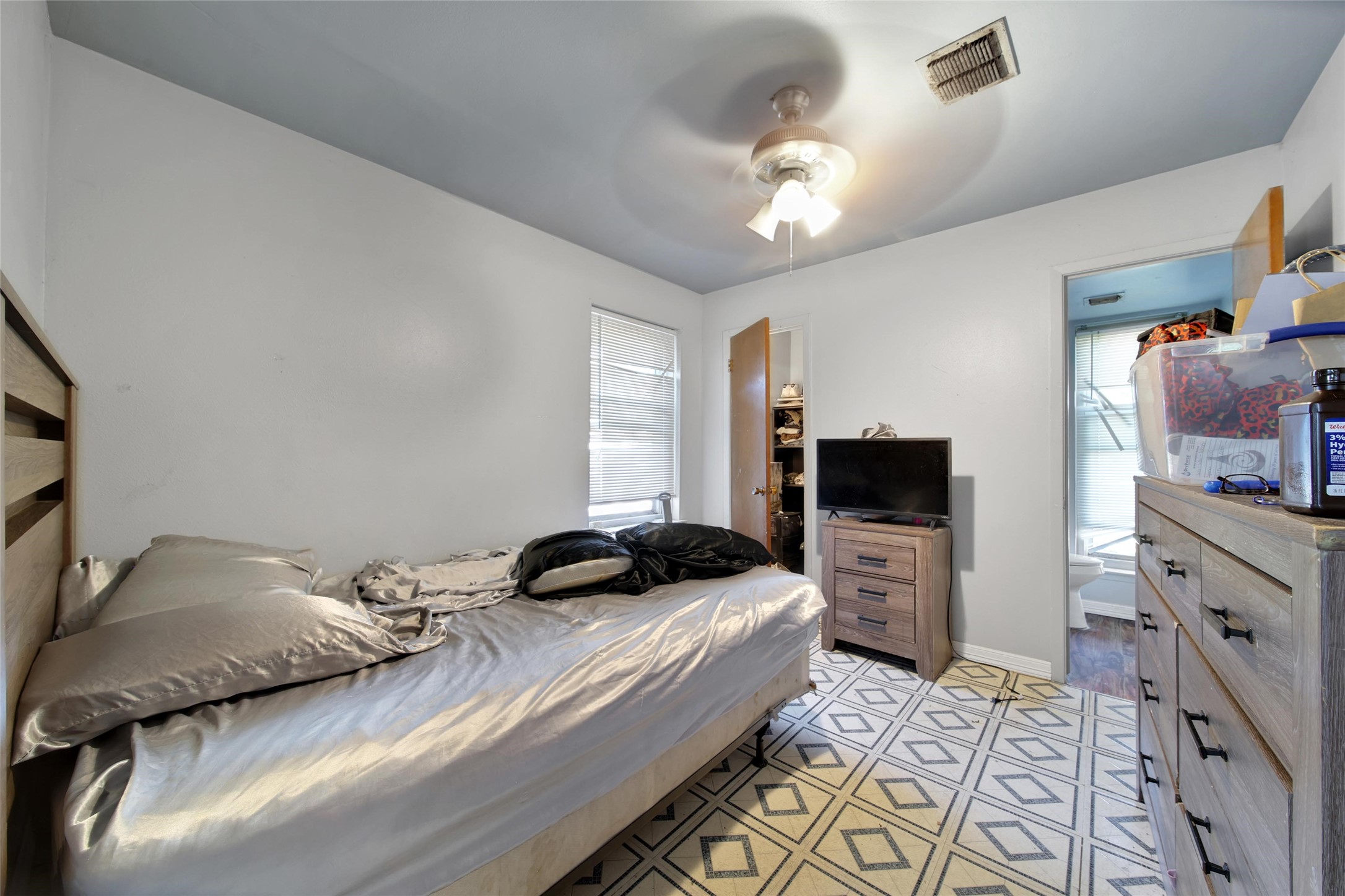 1559 Diplomat Way Houston, TX 77088 - Photo 12 of 17