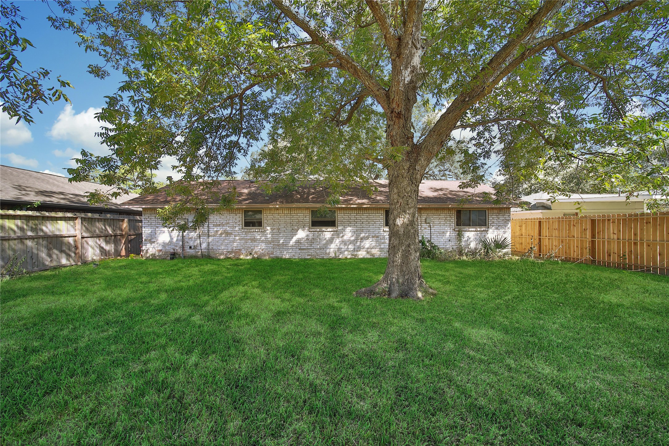 1559 Diplomat Way Houston, TX 77088 - Photo 3 of 17