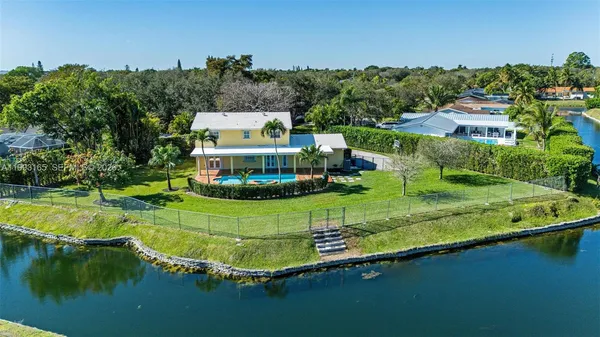 $2,249,000 | 11401 Southwest 72nd Place, Pinecrest, FL 33156