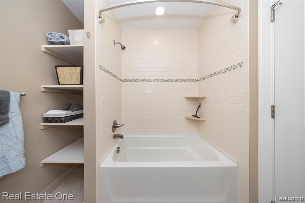 421 North Castell Avenue Rochester, MI 48307 - Photo 26 of 50