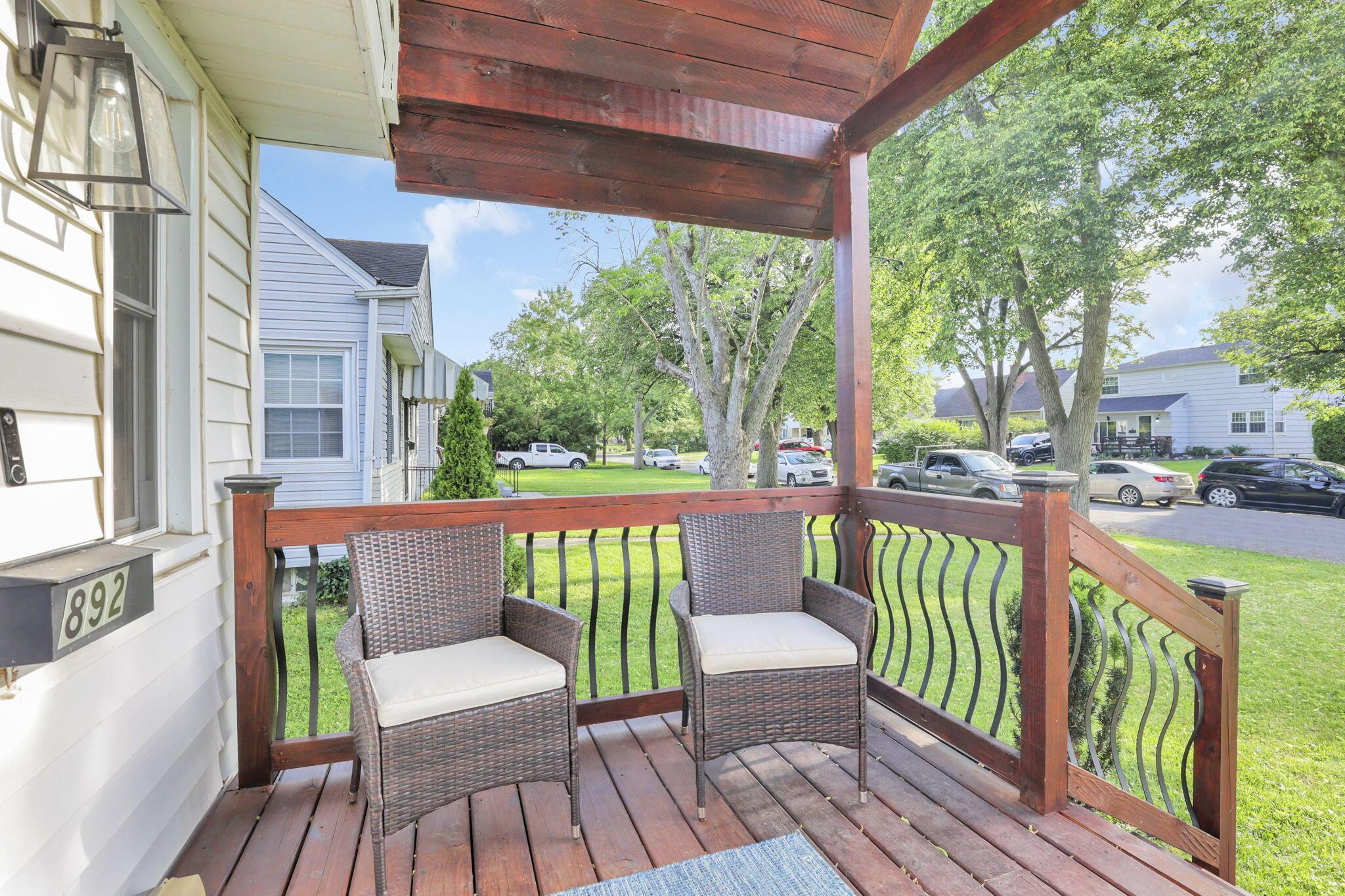 892 Wiltshire Road Columbus, OH 43204 - Photo 4 of 34 Front Porch