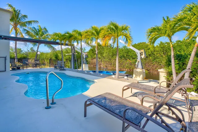 $1,199,000 | 30329 Heron Lane, Big Pine Key, FL 33043