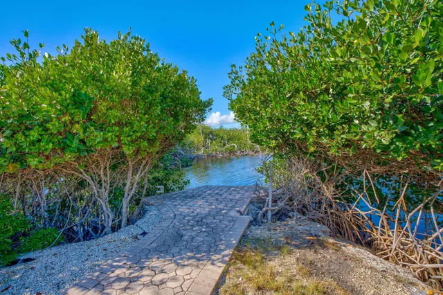 $1,199,000 | 30329 Heron Lane, Big Pine Key, FL 33043
