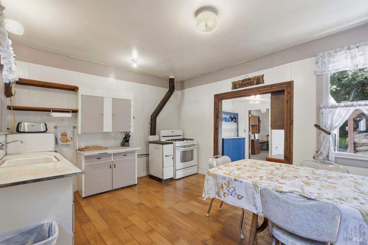 886 Montgomery Road Sebastopol, CA 95472 - Photo 10 of 37