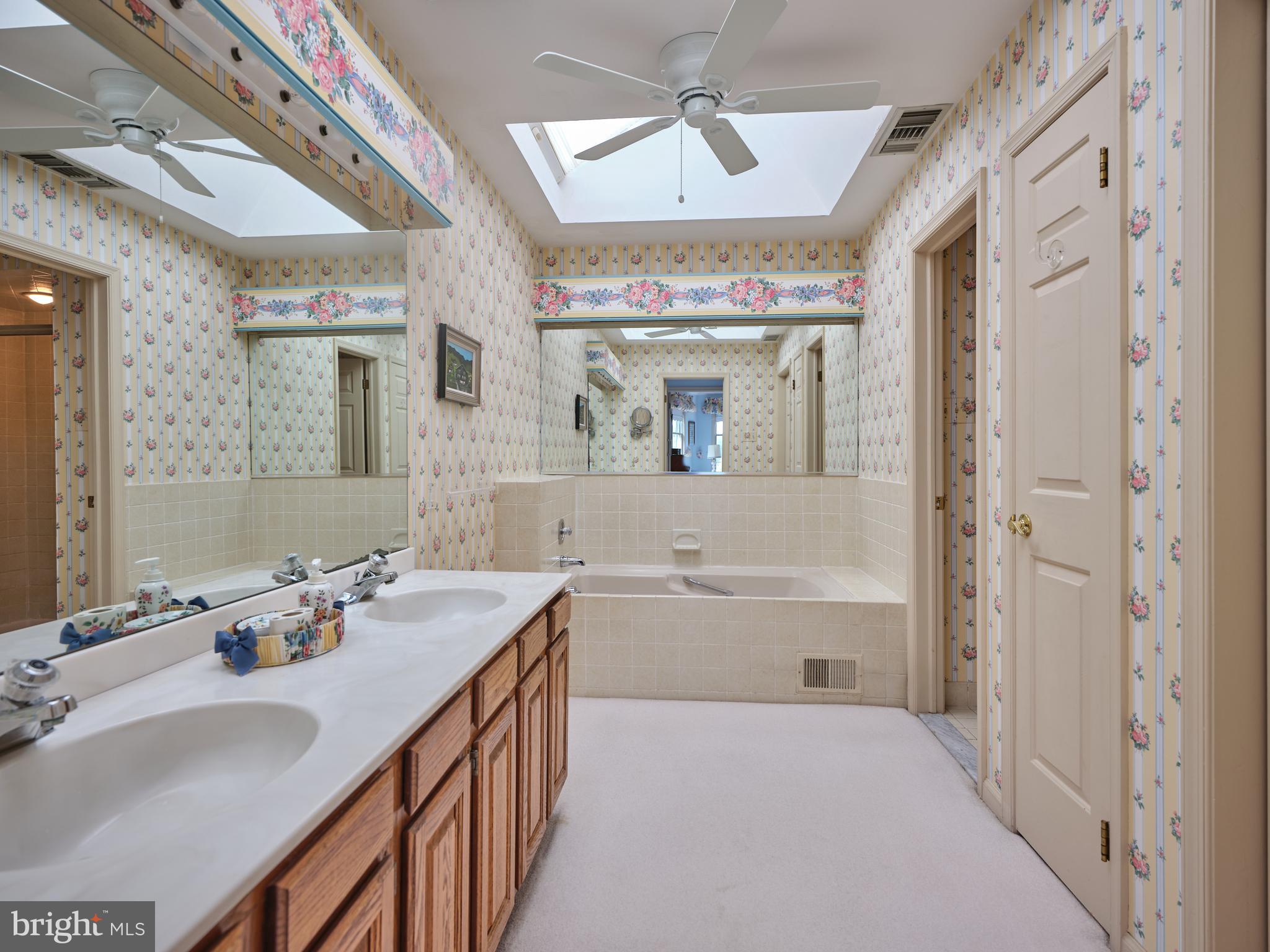220 Hedgemere Drive Devon, PA 19333 - Photo 23 of 34 Main Bathroom