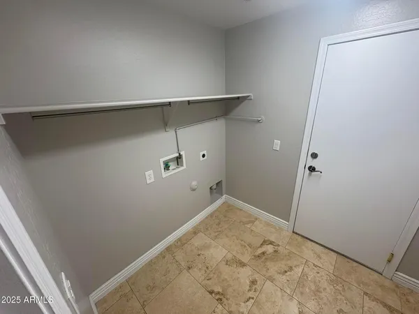 $3,005 | 17633 North 41st Street, Phoenix, AZ 85032